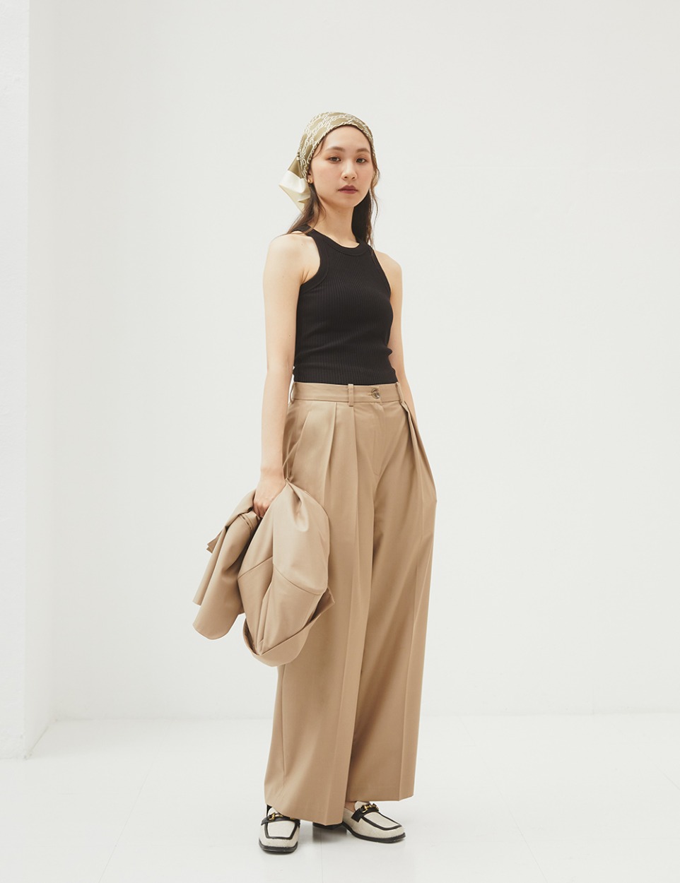 Classic tuck pants