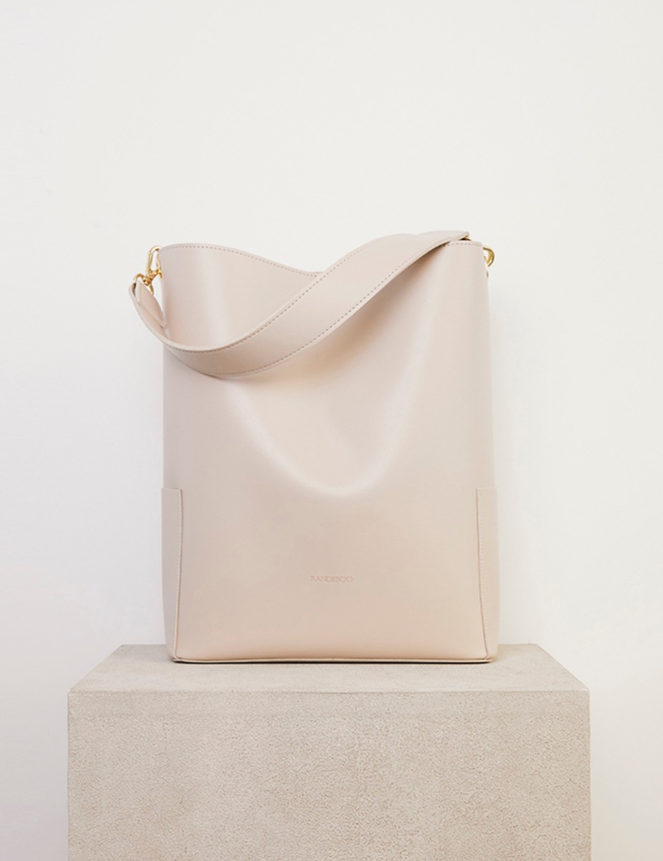 RB bucket bag (ivory)