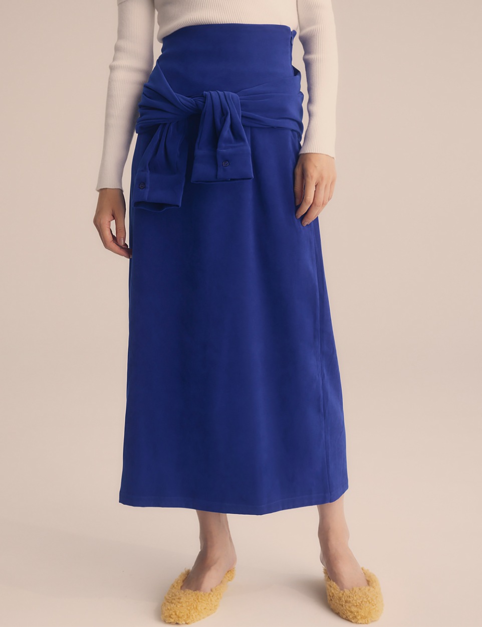 Arrange long skirt