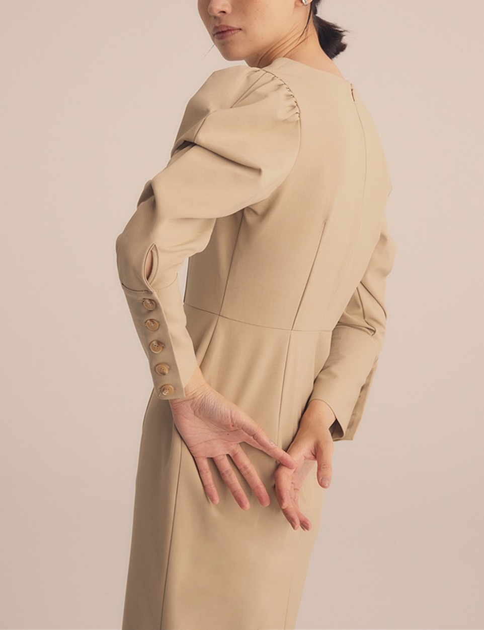 Silhouette puff dress